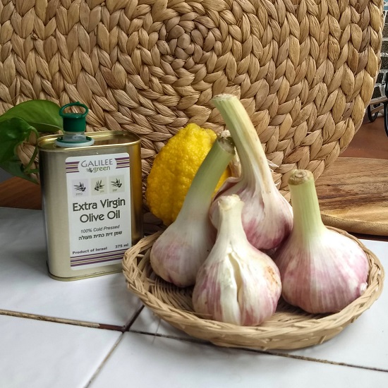 Fresh Israeli Garlic and Lemon from our Garden!